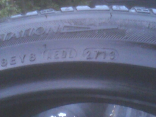 ขายยาง 245 40 20 เส้น 800บาท คู่ 1500 บาท