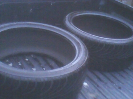 ขายยาง 245 40 20 เส้น 800บาท คู่ 1500 บาท