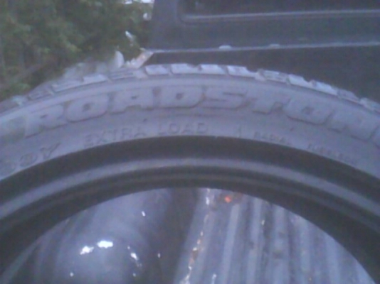 ขายยาง 245 40 20 เส้น 800บาท คู่ 1500 บาท