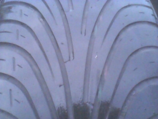 ขายยาง 245 40 20 เส้น 800บาท คู่ 1500 บาท