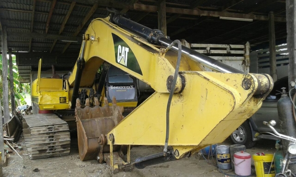 ขายด่วนครับ แบ็คโฮ CAT E200B เครื่อง 6D14 BO ปั้มทำใหม่ เอวแน่ครับ รถพร้อมใช้งานครับ รับรองซื้อแล้วไม่ผิดหวังครับ