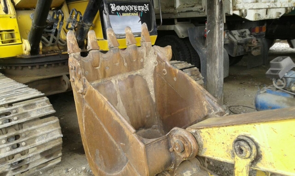 ขายด่วนครับ แบ็คโฮ CAT E200B เครื่อง 6D14 BO ปั้มทำใหม่ เอวแน่ครับ รถพร้อมใช้งานครับ รับรองซื้อแล้วไม่ผิดหวังครับ