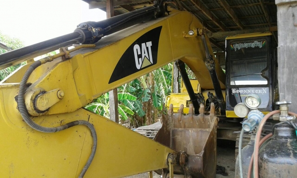 ขายด่วนครับ แบ็คโฮ CAT E200B เครื่อง 6D14 BO ปั้มทำใหม่ เอวแน่ครับ รถพร้อมใช้งานครับ รับรองซื้อแล้วไม่ผิดหวังครับ
