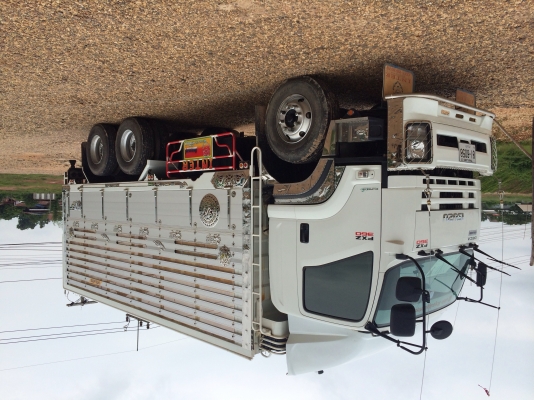 ขายด่วน. รถสิบล้อสองเพลาไม่ดั้มพ์.  Isuzu. 360. ปี57. วิ่ง. 16000. พอๆกับรถใหม่. เอกสารพร้อม