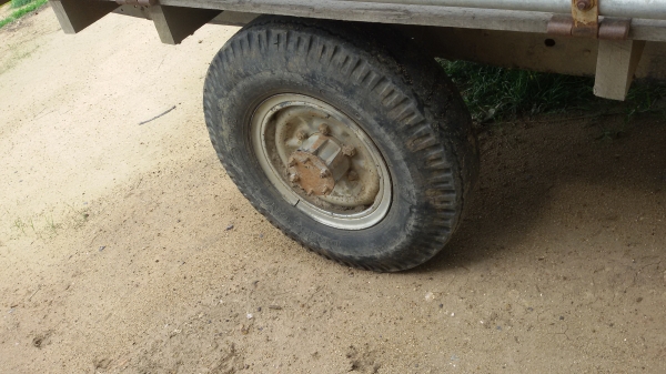 ขายเทนเลอร์ลากมัน สามารถเปิดข้างได้ เพลาลอยใส่L4708ของคูโบต้าได้ ราคา25000บาทต่ลองได้สนใจโทร0813655997อำพร พาเจริญ