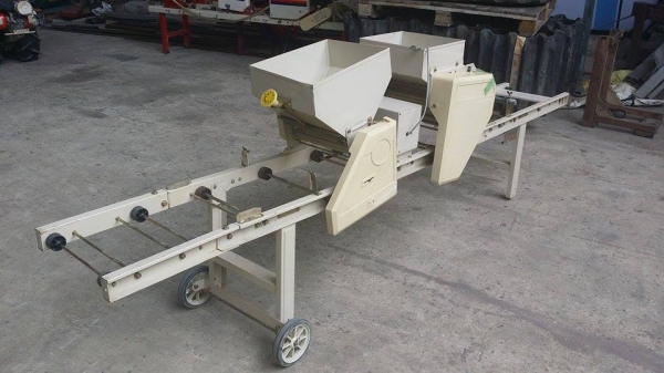 เครื่องโรยเมล็ด SUZUTEC  เก่าญี่ปุ่น รุ่น HK-15  สภาพสวยพร้อมใช้งาน