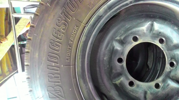 ขายยาง700_16บิดโตนเรเดียลพร้อมกะทะล้อ