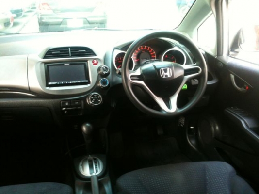 ขาย Honda Jazz ขาว ขาย Honda Jazz ขาว