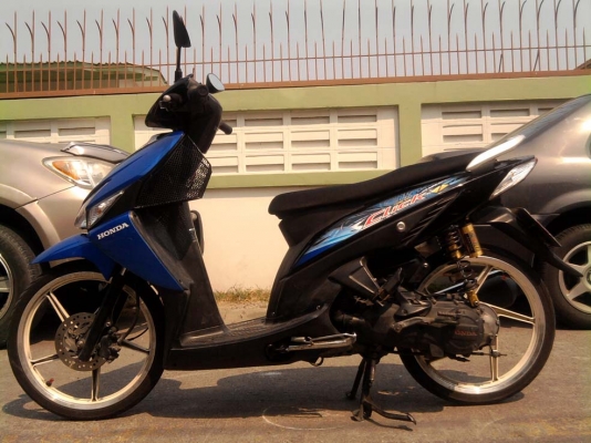 ขออนุญาติขาย  Honda CLICK สีน้ำเงิน-ดำ ล้อแม็ก