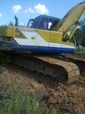 ขายแบคโค 200-3 สภาพพร้อมใช้งาน สนใจโทร 085-7698049 ขายแบคโค 200-3 สภาพพร้อมใช้งาน สนใจโทร 085-7698049