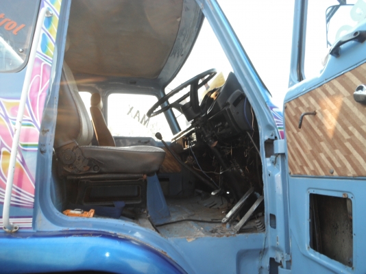 ขายรถเทรลเลอร์ 10 ล้อ NISSAN UD CW30 รถ 2 เพลา บรรทุกรถเกี่ยวข้าว เครื่อง 225 แรงม้า (รถอยู่สุพรรณบุรี)