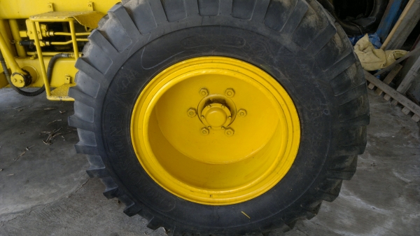 ขายรถตักข้าวใส่สิบล้อได้สบายยางใหม่เครื่องดีราคาต่อได้รถสวยมากมาก่อนได้ก่อน