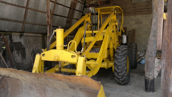 ขายรถตักข้าวใส่สิบล้อได้สบายยางใหม่เครื่องดีราคาต่อได้รถสวยมากมาก่อนได้ก่อน