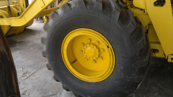 ขายรถตักข้าวใส่สิบล้อได้สบายยางใหม่เครื่องดีราคาต่อได้รถสวยมากมาก่อนได้ก่อน