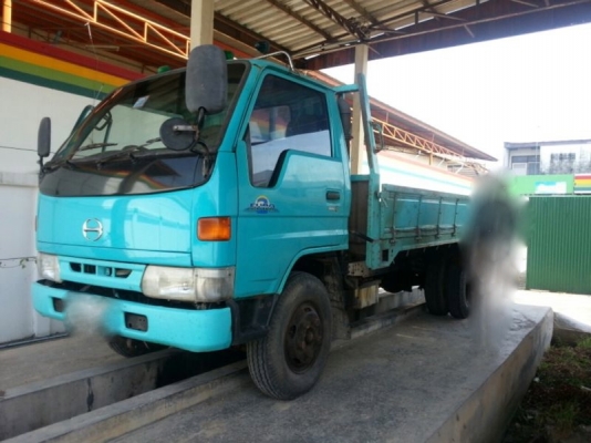 รถฮีโน่ 6 ล้อ ทูโถ้ หลังถนน 135  แรงม้า ปี 43  สนใจติดต่อ 081 - 6079515