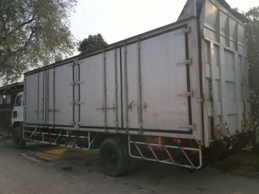 ขายรถ 6 ล้อ ตู้แห้ง 6 ปาน มีลิปไฮโรลิคหลัง กระบะยาว 8 เมตร NISSAN CB80L 165 แรง