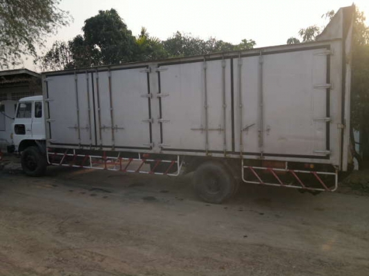 ขายรถ 6 ล้อ ตู้แห้ง 6 ปาน มีลิปไฮโรลิคหลัง กระบะยาว 8 เมตร NISSAN CB80L 165 แรง