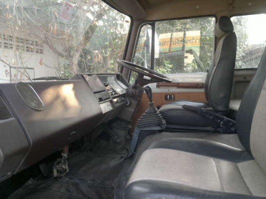 ขายรถ 6 ล้อ ตู้แห้ง 6 ปาน มีลิปไฮโรลิคหลัง กระบะยาว 8 เมตร NISSAN CB80L 165 แรง