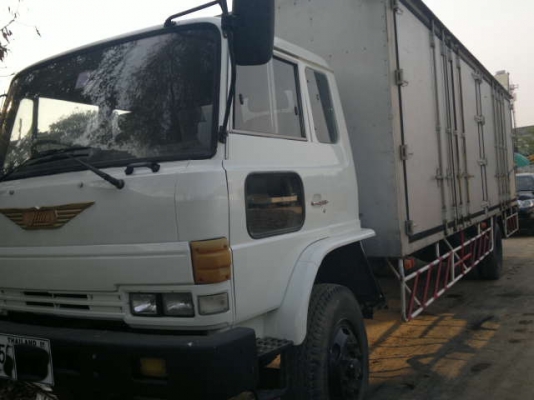 ขายรถ 6 ล้อ ตู้แห้ง 6 ปาน มีลิปไฮโรลิคหลัง กระบะยาว 8 เมตร NISSAN CB80L 165 แรง