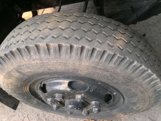 ขายรถ 6 ล้อ ตู้แห้ง 6 ปาน มีลิปไฮโรลิคหลัง กระบะยาว 8 เมตร NISSAN CB80L 165 แรง