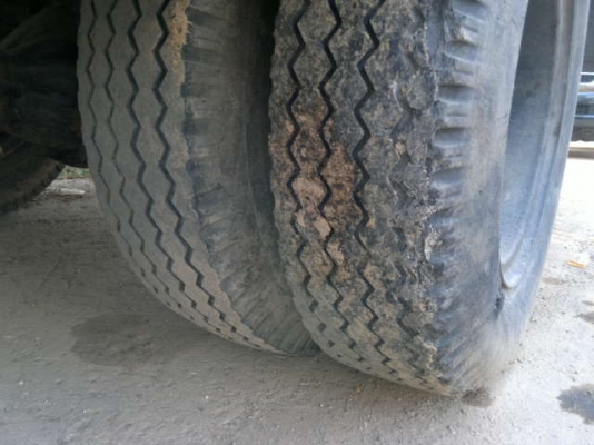 ขายรถ 6 ล้อ ตู้แห้ง 6 ปาน มีลิปไฮโรลิคหลัง กระบะยาว 8 เมตร NISSAN CB80L 165 แรง