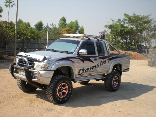 ขายรถกระบะไฮรักไทเกอร์ D4D โฟวีนขับเคลื่อน 4 ล้อ แต่งเท่ สภาพสวยพร้อมลุย