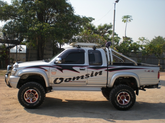 ขายรถกระบะไฮรักไทเกอร์ D4D โฟวีนขับเคลื่อน 4 ล้อ แต่งเท่ สภาพสวยพร้อมลุย