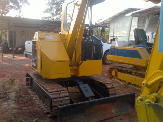 รถแบคโฮ KOMATSU  28UU  สนใจติดต่อ 081 - 6079515