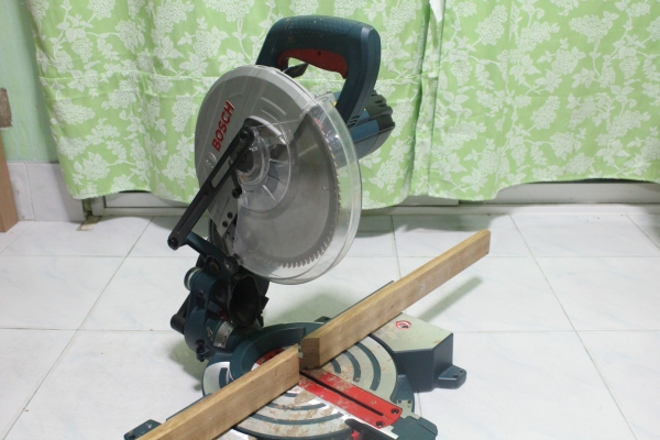 แท่นตัดองศายี่ห้อBOSCHรุ่น GCM 10 Mขนาดใบ 10 นิ้ว สภาพดีมากๆครับ