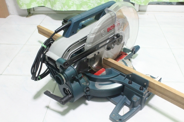 แท่นตัดองศายี่ห้อBOSCHรุ่น GCM 10 Mขนาดใบ 10 นิ้ว สภาพดีมากๆครับ แท่นตัดองศายี่ห้อBOSCHรุ่น GCM 10 Mขนาดใบ 10 นิ้ว สภาพดีมากๆครับ