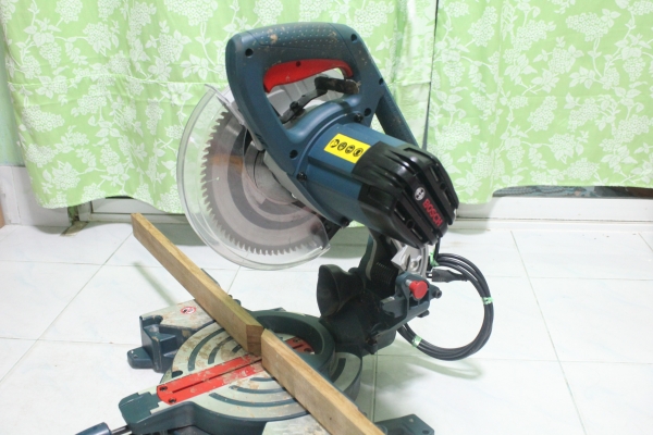 แท่นตัดองศายี่ห้อBOSCHรุ่น GCM 10 Mขนาดใบ 10 นิ้ว สภาพดีมากๆครับ แท่นตัดองศายี่ห้อBOSCHรุ่น GCM 10 Mขนาดใบ 10 นิ้ว สภาพดีมากๆครับ