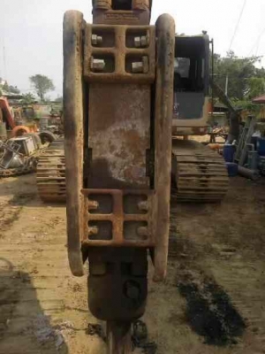 ขายรถแบคโฮ KOMATSU PC-200- เล่มทะเบียน ไฟฟ้าครบ พร้อมหัวกระแทก รถสวย