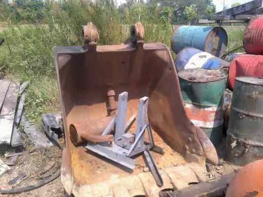 ขายรถแบคโฮ KOMATSU PC-200- เล่มทะเบียน ไฟฟ้าครบ พร้อมหัวกระแทก รถสวย