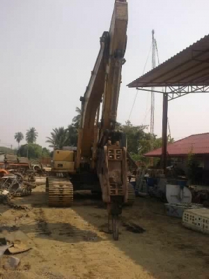 ขายรถแบคโฮ KOMATSU PC-200- เล่มทะเบียน ไฟฟ้าครบ พร้อมหัวกระแทก รถสวย