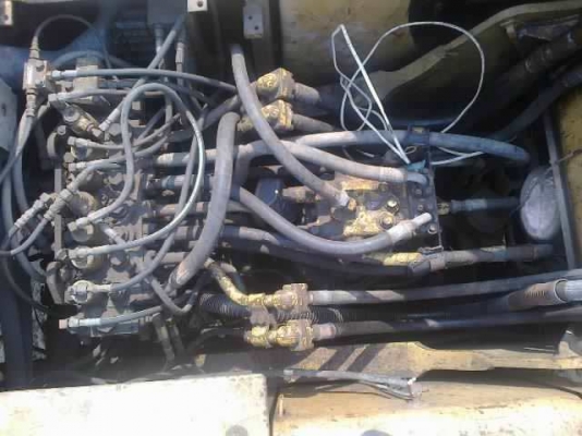 ขายรถแบคโฮ KOMATSU PC-200- เล่มทะเบียน ไฟฟ้าครบ พร้อมหัวกระแทก รถสวย