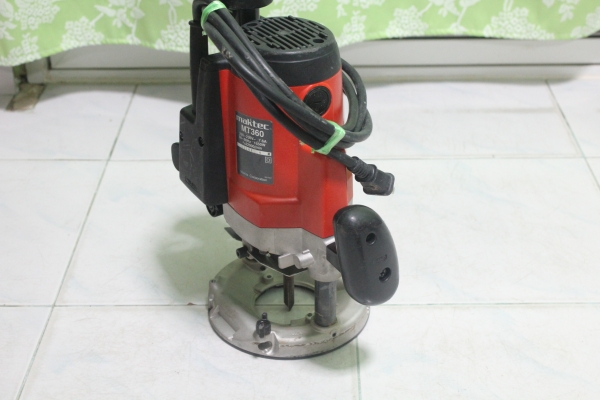 เครื่องเซาะร่อง(Router) 1/2 นิ้ว Maktec รุ่น MT360 (1,650w.)เกิน90 เปอร์เซนต์ครับ เครื่องเซาะร่อง(Router) 1/2 นิ้ว Maktec รุ่น MT360 (1,650w.)เกิน90 เปอร์เซนต์ครับ