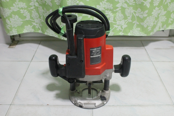 เครื่องเซาะร่อง(Router) 1/2 นิ้ว Maktec รุ่น MT360 (1,650w.)เกิน90 เปอร์เซนต์ครับ