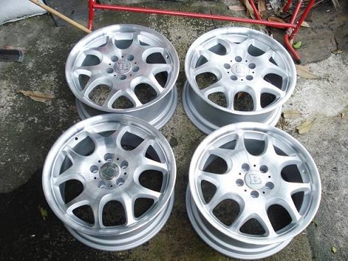 ขายล้อBRABUS BLOC5 ขอบ17 กว้าง8 แท้ๆ สภาพเบิกไหม่  ขายถูกๆ 35000.- ต่อรองได้ครับ
