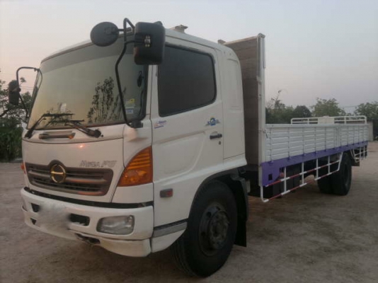 รถฮีโน่ 6 ล้อ หลังถนน FG 220 แรงม้า วิ่ง 190000 กม. ปี 47  สนใจติดต่อ 081 - 6079515