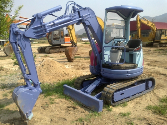 ขายด่วนรถขุด KOMATSU PC28UU-2 เก่านอก ปรับสภาพแล้ว ขายด่วนรถขุด KOMATSU PC28UU-2 เก่านอก ปรับสภาพแล้ว