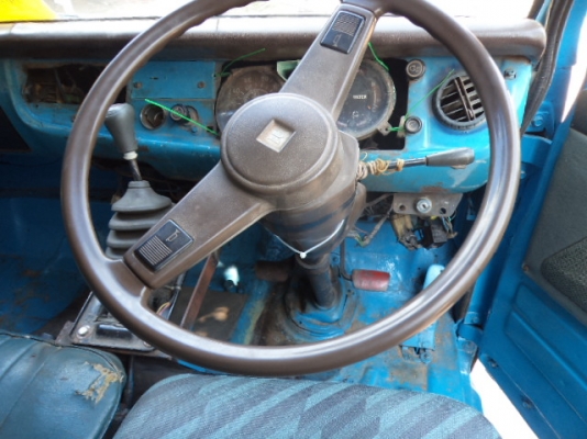 ขายรถอีซูซุ6ล้อเครื่อง85แรง สภาพสวยๆพร้อมใช้งานคับ