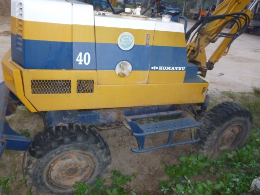 ขายรถเเบคโฮ โคมัสซุ ล้อยาง PW40