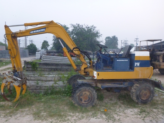 ขายรถเเบคโฮ โคมัสซุ ล้อยาง PW40
