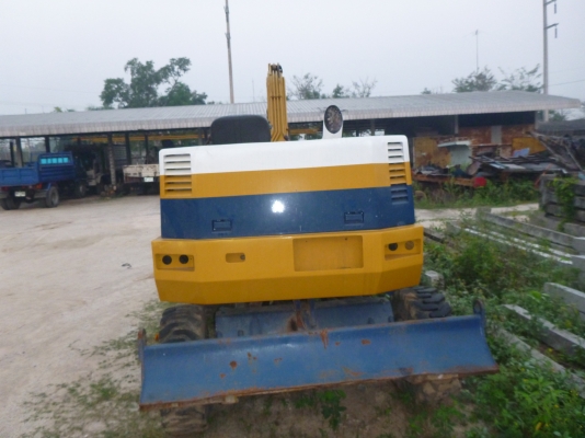 ขายรถเเบคโฮ โคมัสซุ ล้อยาง PW40