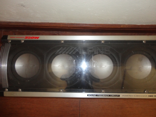 ขายตู้subลำโพงพร้อม amp ในตัว ALPINE