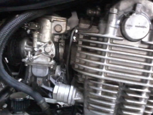 ขาย  yamaha SR 400 แนวๆแรงด้วยคาร์บูแฟลสไลด์ประกอบใหม่มือ 1 เมืองไทยครับ