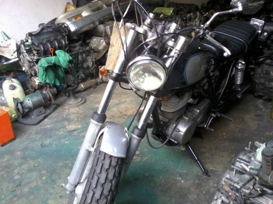 ขาย  yamaha SR 400 แนวๆแรงด้วยคาร์บูแฟลสไลด์ประกอบใหม่มือ 1 เมืองไทยครับ