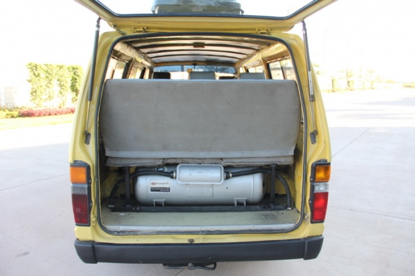 ตู้hiace ช่วงสั้น เครื่องเบนซินแท้ ติดLPG ลงเล่มแล้วประหยัดมาก ใช้งานได้เลย