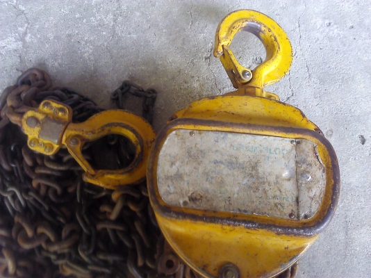 รอกโซ่ 2 ต้น ของยี่ห้อ KAWASAKI  สภาพพร้อมใช้งาน