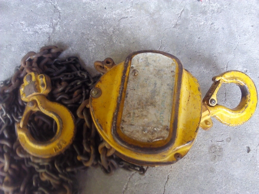 รอกโซ่ 2 ต้น ของยี่ห้อ KAWASAKI  สภาพพร้อมใช้งาน